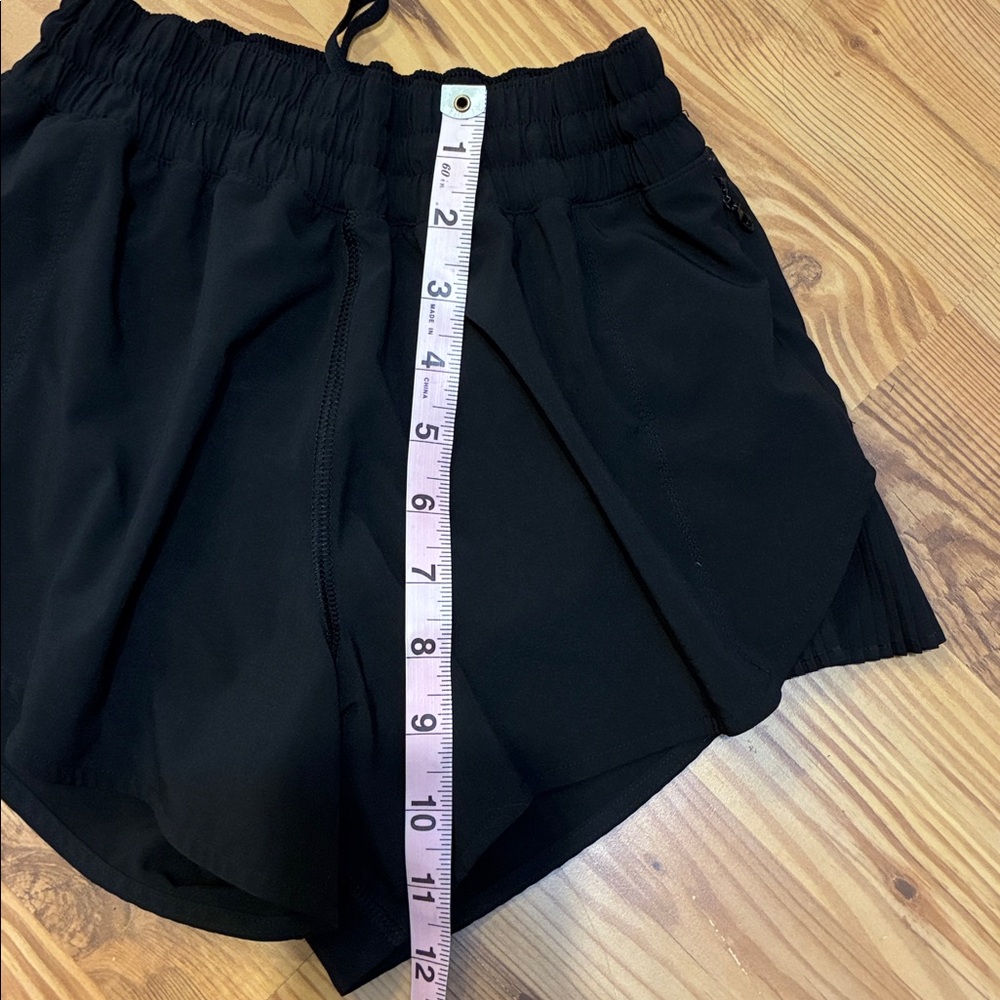 Lululemon  Women's Athletic Shorts running with Elastic Waistband black